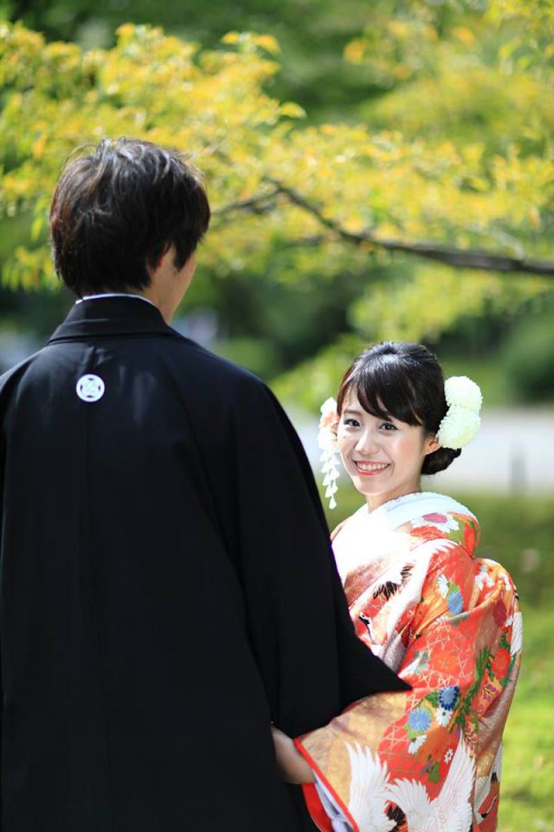 振り向きながら♪