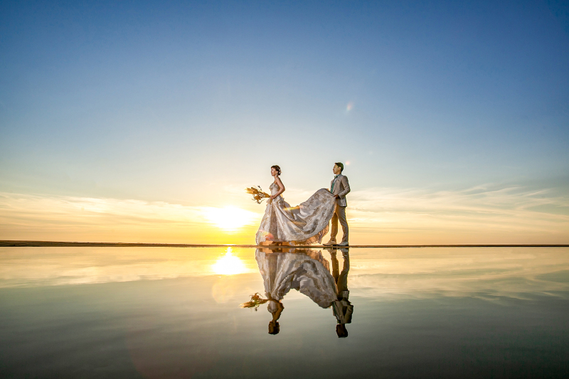 日没前の水面反射率が高くなるタイミングを狙ったリフレクションフォト。
撮影時期や時間帯によって常にベストな方法で撮影をおこなっています。