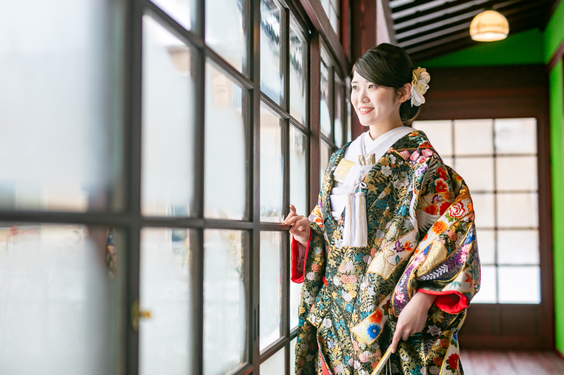 ヘアメイク込み!お持ち込み衣装撮影プラン【スタジオ撮影全カット200枚データ付き】