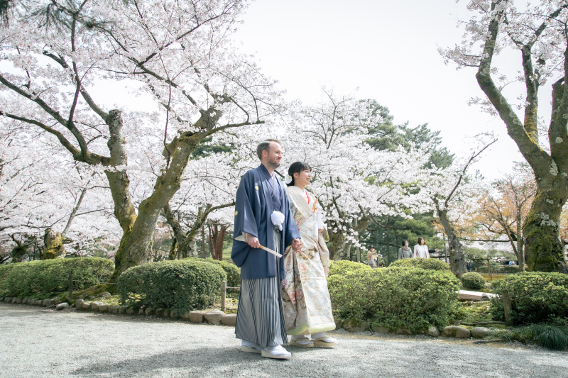 兼六園の桜の中で…