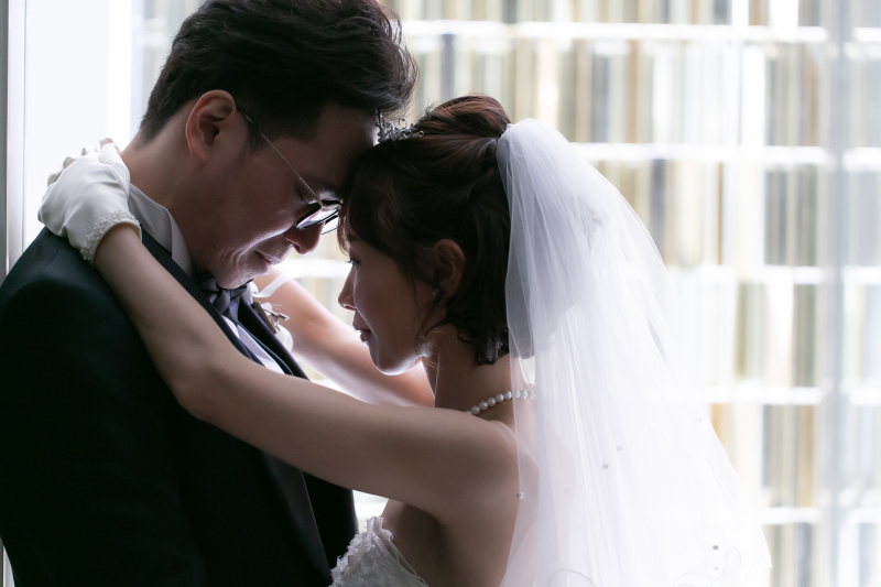 まずはウェディングドレスで