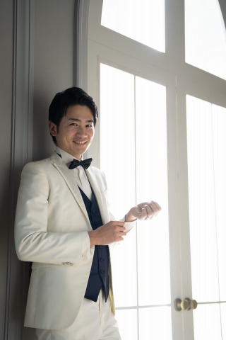 タキシード　ホワイト(黒ベスト)