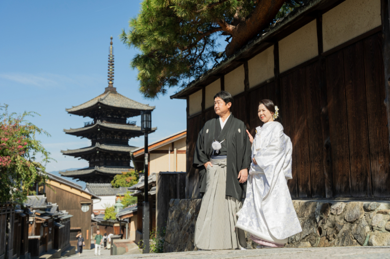 快晴に恵まれた中で、八坂の塔を望む