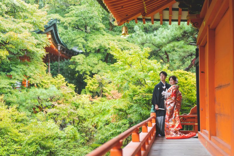 豊かな自然に囲まれた毘沙門堂にて和装撮影
