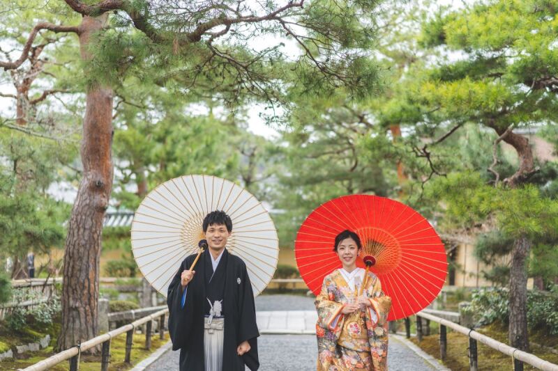 木々に囲まれて