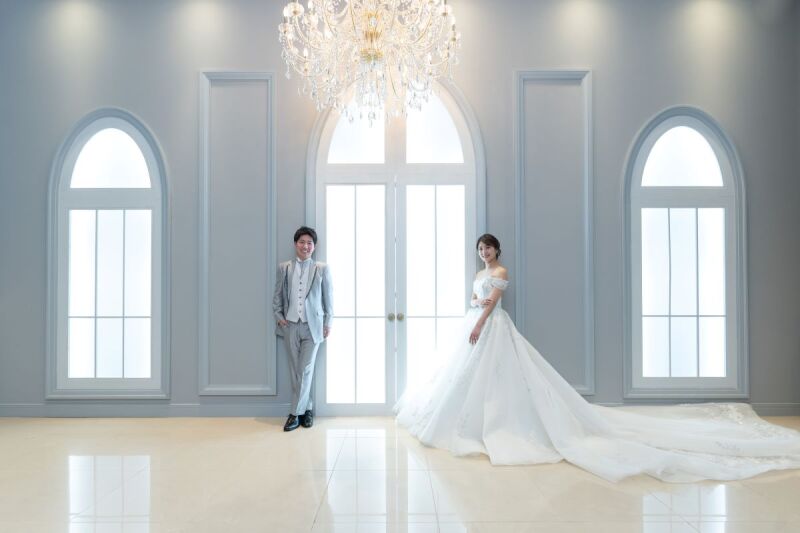 真っ白なエントランス