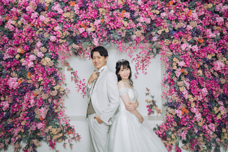 リシアンのスタジオフォトでは洋装にお色直し