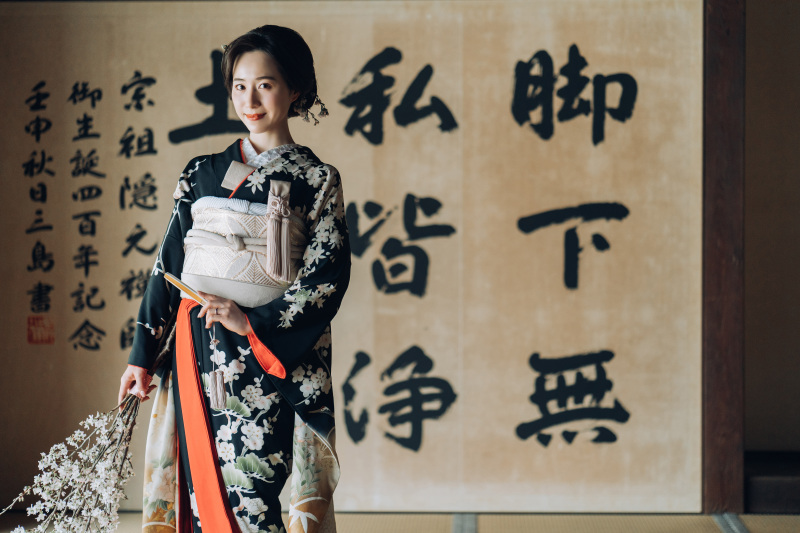 黒引き振り袖がとってもお似合いの新婦様