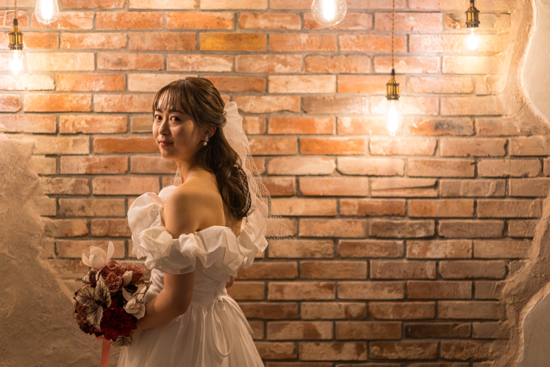 スタジオ撮影はウエディングドレス姿で