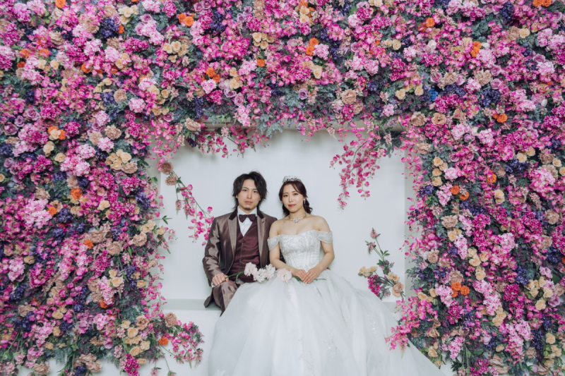 一面に広がるピンクのフラワーウォール