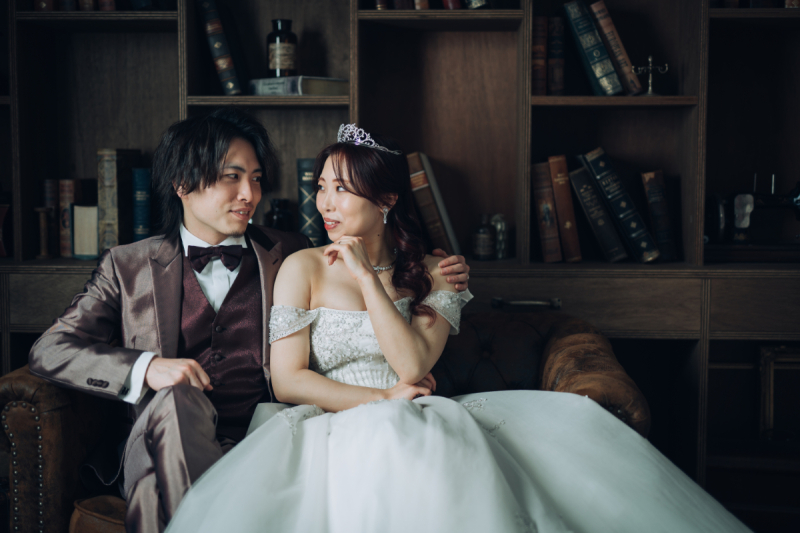 アンティークな雰囲気漂う書斎で雰囲気を変えて