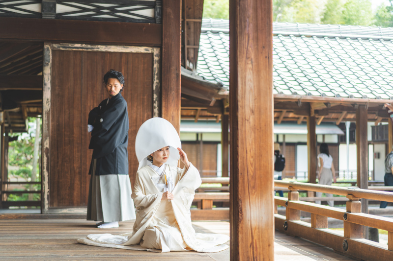 寺院の歴史を感じながら自然のスポットライトに…