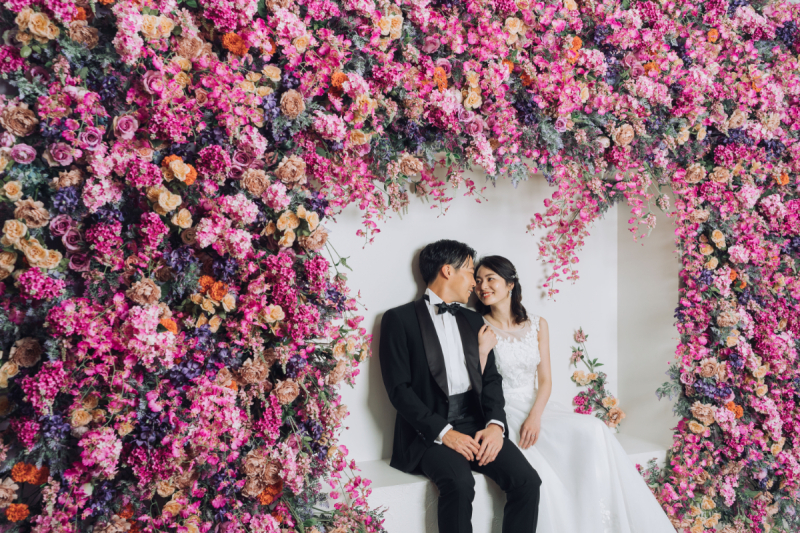 フラワーウォールが彩る華やかな世界