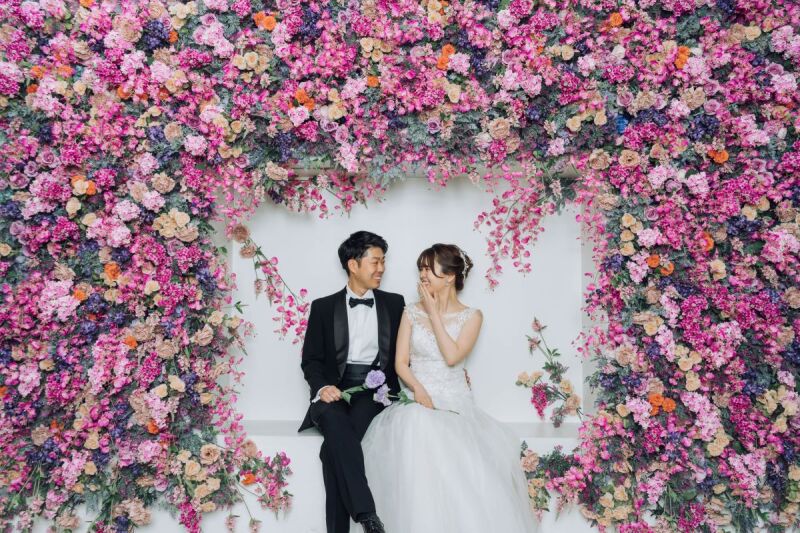 お花畑で楽し気に