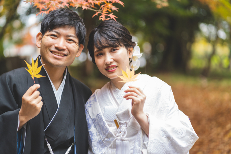 もみじを手に取りかわいく一枚！