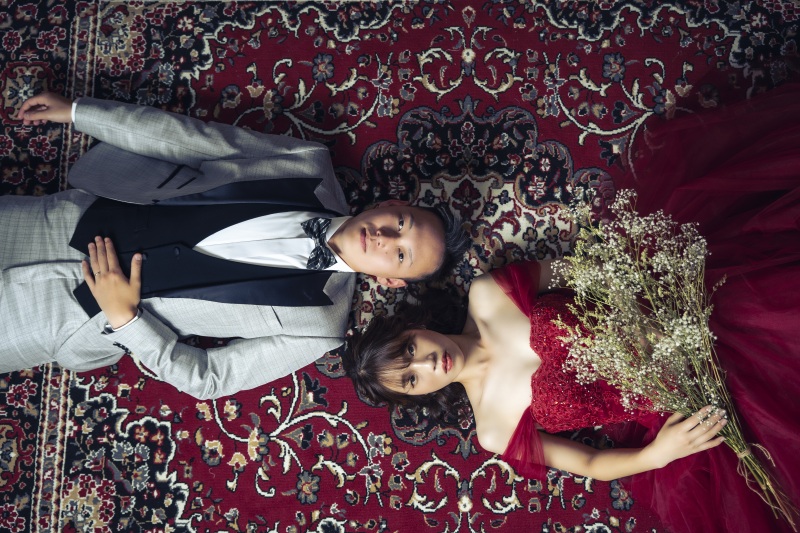 赤ドレス×ビンテージラグ