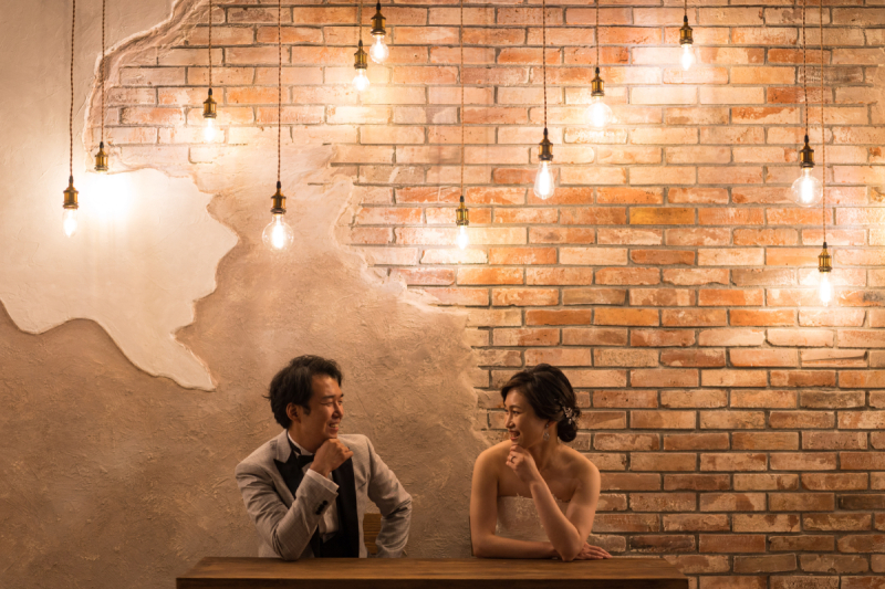 見つめあうその姿をおしゃれに演出