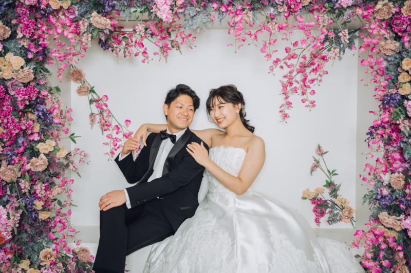 ビビットなフラワーウォールで韓国フォト撮影