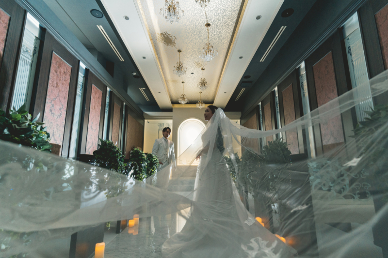 ロングベールがふわっと広がる