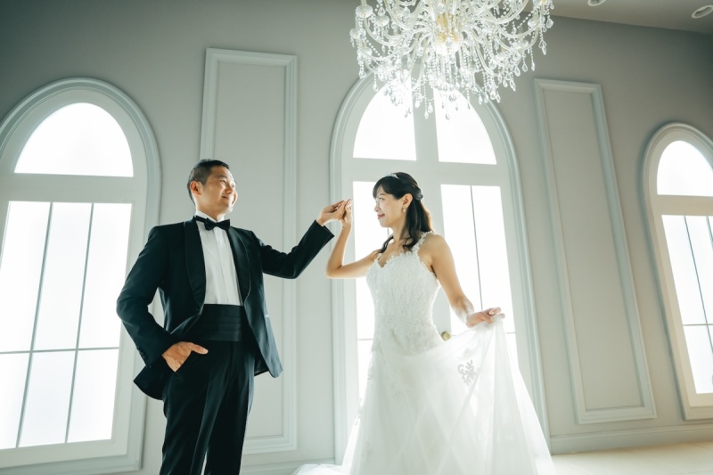 ドレスを靡かせて