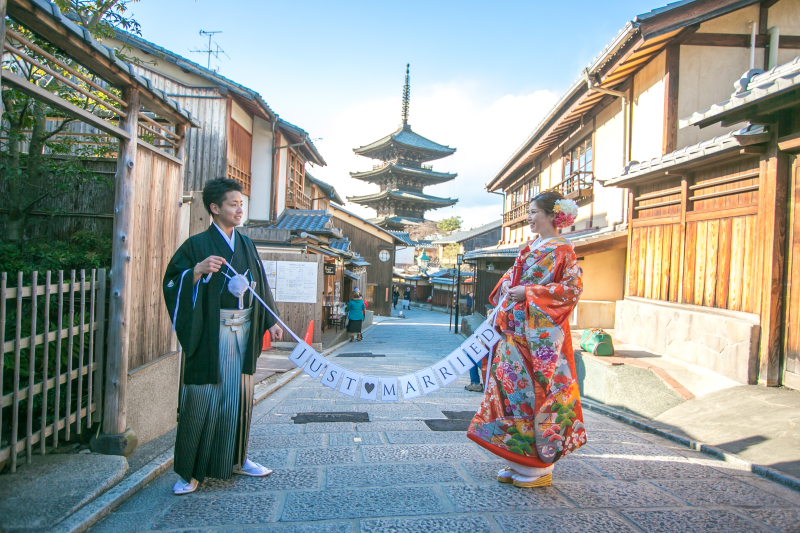八坂の塔をバックに