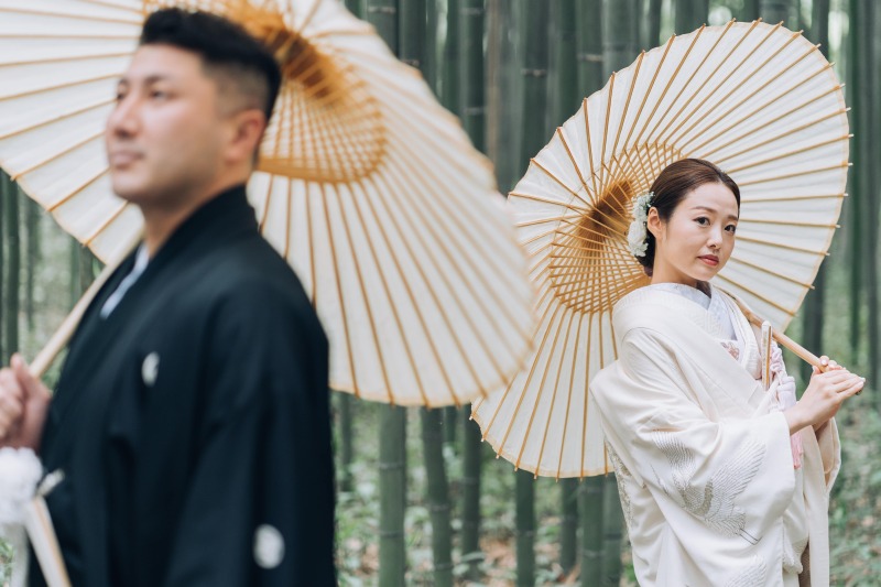 お揃いの番傘を広げて