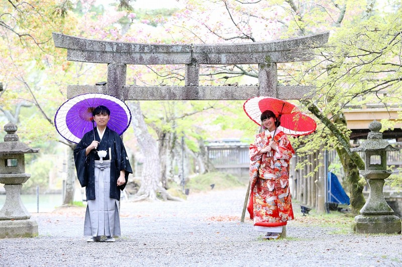 大覚寺鳥居前で