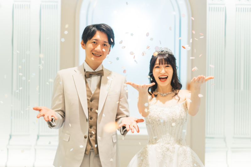 純白のチャペルではおふたりの末永い幸せを祈って!