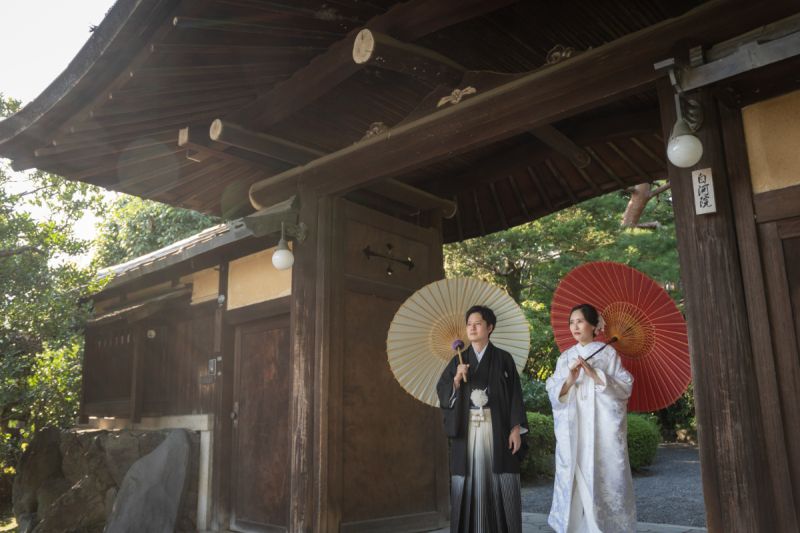 門前にて、光の示す門出を望む