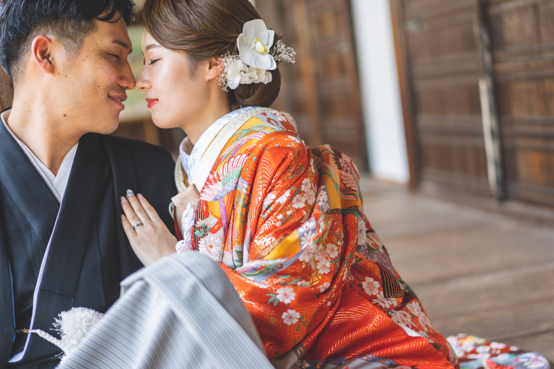 顔を寄せ合い