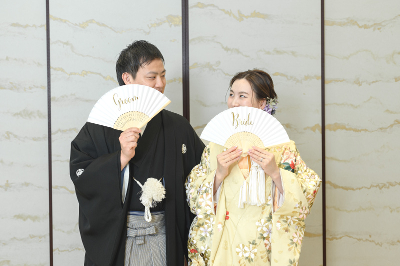 扇子を使っておすましショット