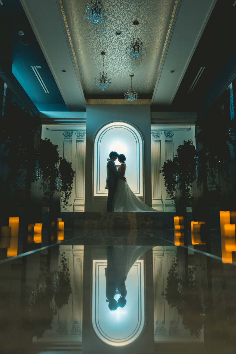 照明を落として