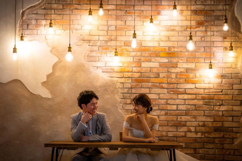 温かみのある光の下で