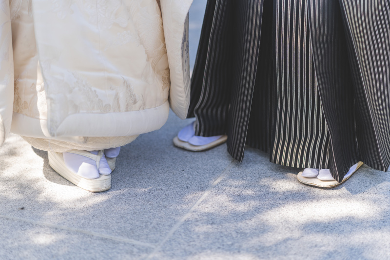 歩くおふたりのその足元を素敵に