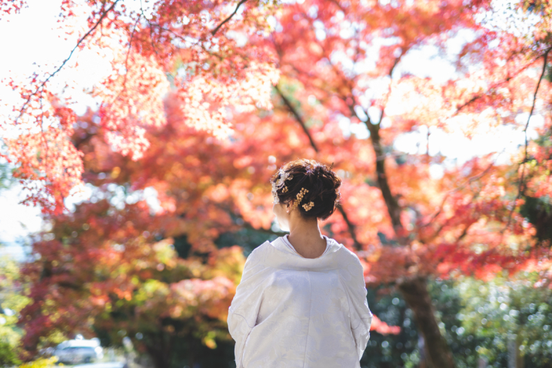 ご新婦様のソロショットは紅白のコントラスト