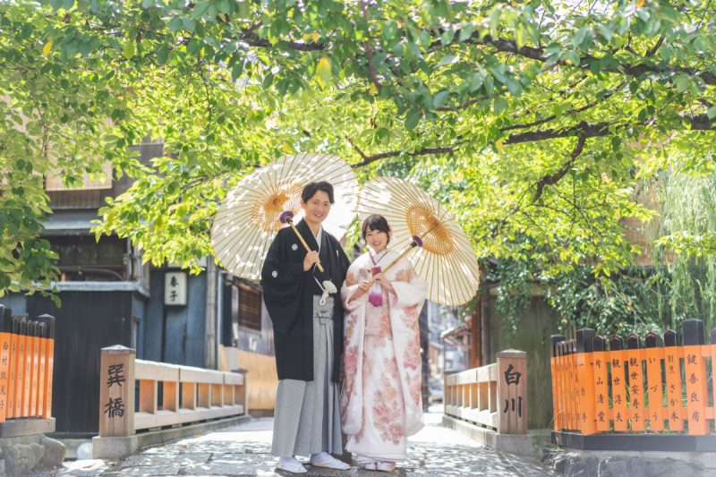 木漏れ日の下で輝く姿を