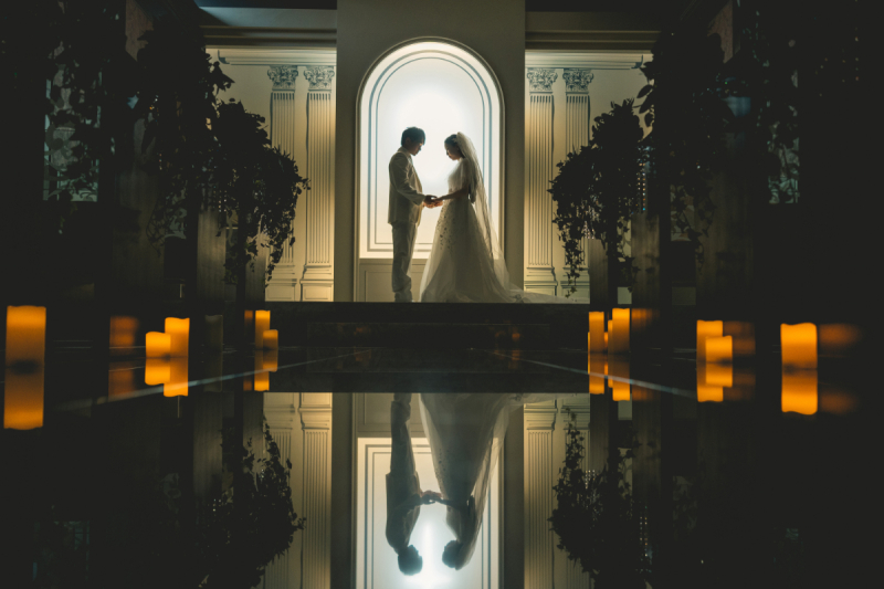 チャペルでは神秘的なシルエットショット