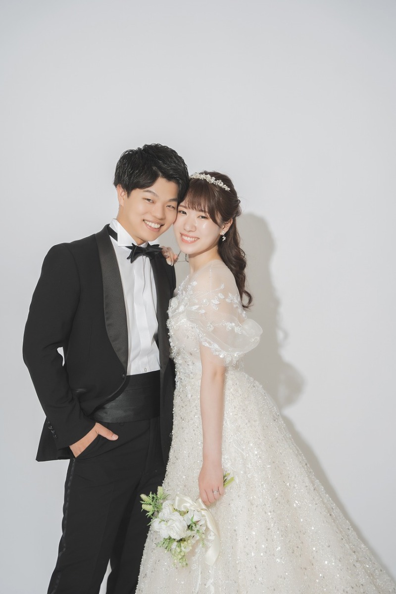 頬を寄せ合って