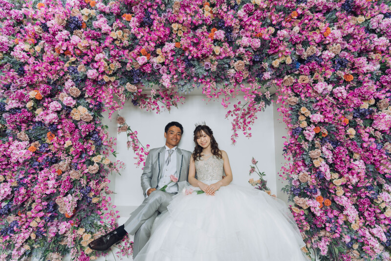 スタジオフォトでは雰囲気を一変!お花に包まれて…