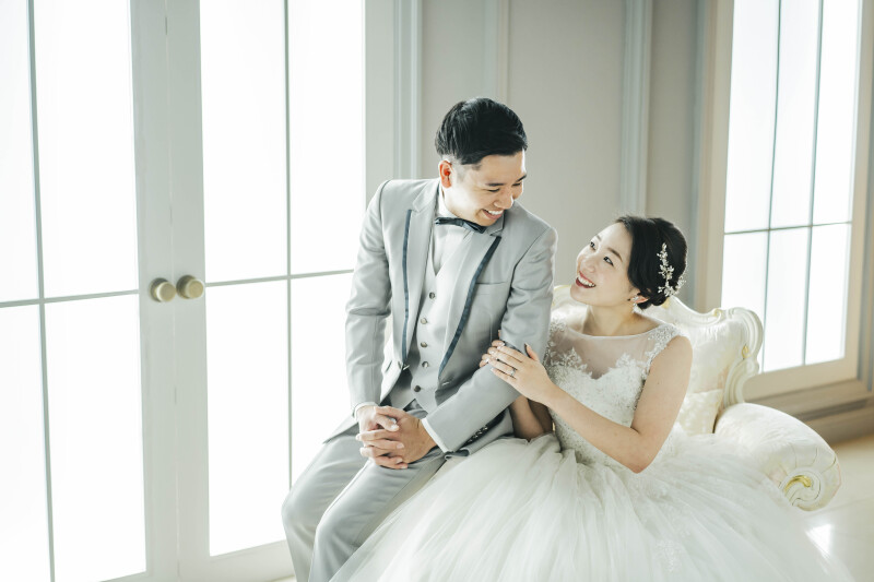 二人寄り添って