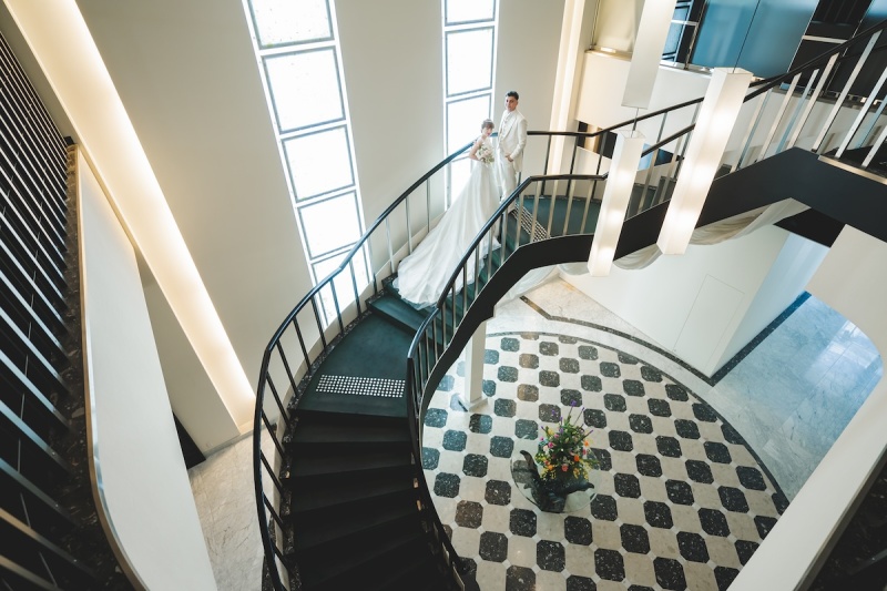 ダイナミックな大階段