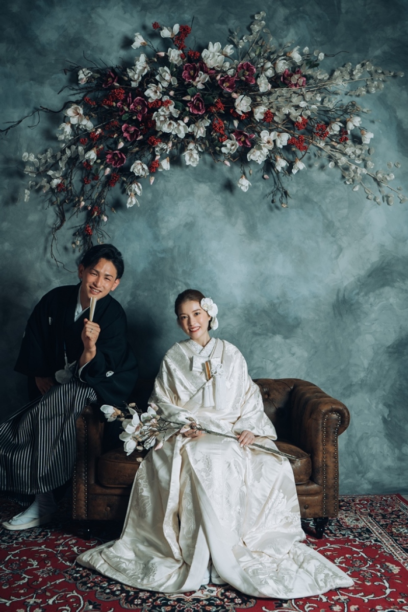 グレー×フラワーウォールで大人モダンな空間を