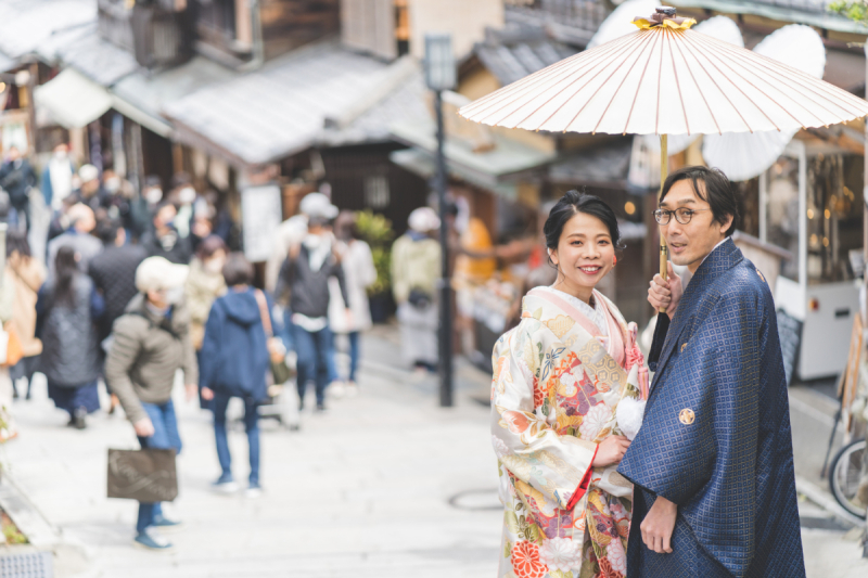 賑わう街中、一番輝く二人
