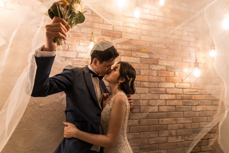 オシャレなクラシカルレンガの中ベールに包まれて