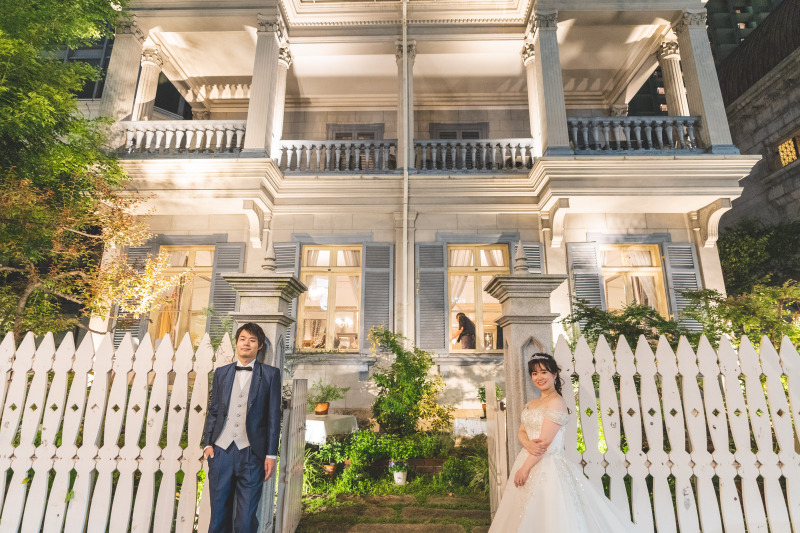 洋装での撮影はレトロな建築物の並ぶ神戸旧居留地で