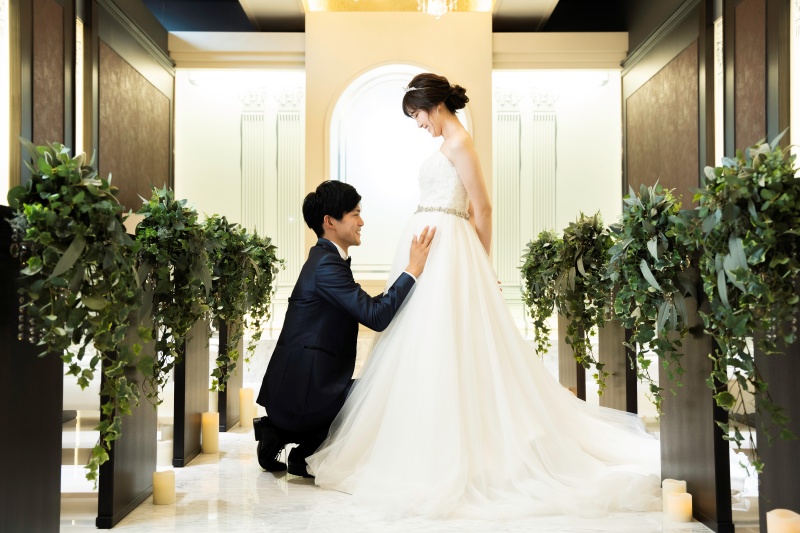 優しいまなざしと手