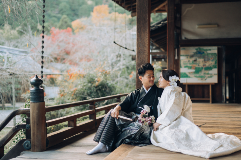 日本建築のロケーションの中で寄り添いショット