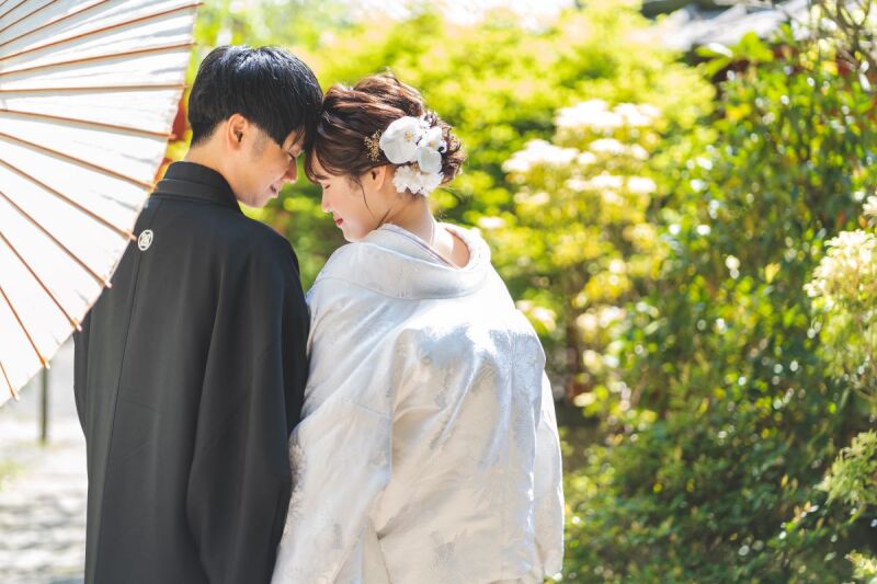 おでこを合わせて