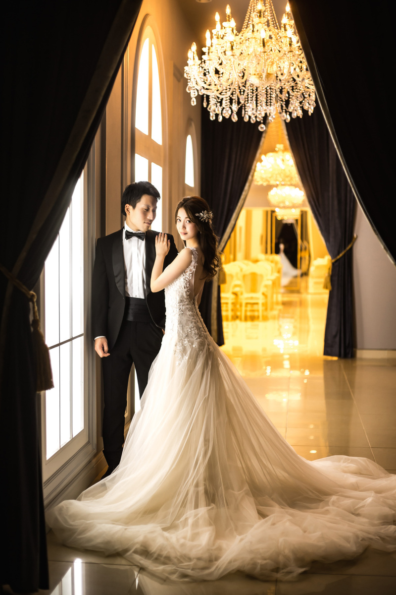 目を奪われるバックショット