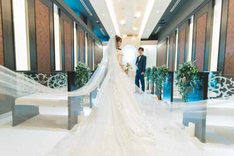 ベールに包まれた美しい姿を残すチャペルフォト